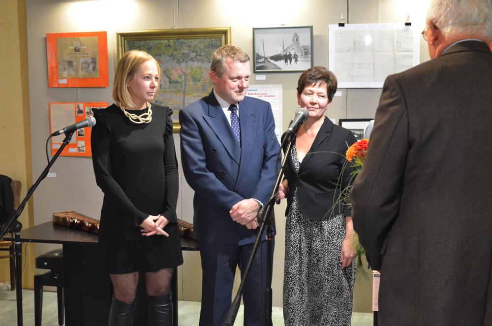 Keresztvíztől szemfedőig – A reformációra emlékezve kiállítást nyitottak meg a rákoskeresztúri evangélikusok